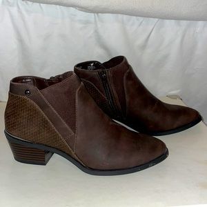 Simply Vera Wang brown leather booties